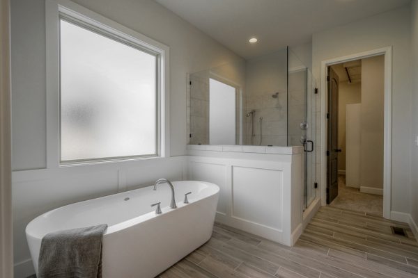 Lago home plan - Master Bathroom - 34