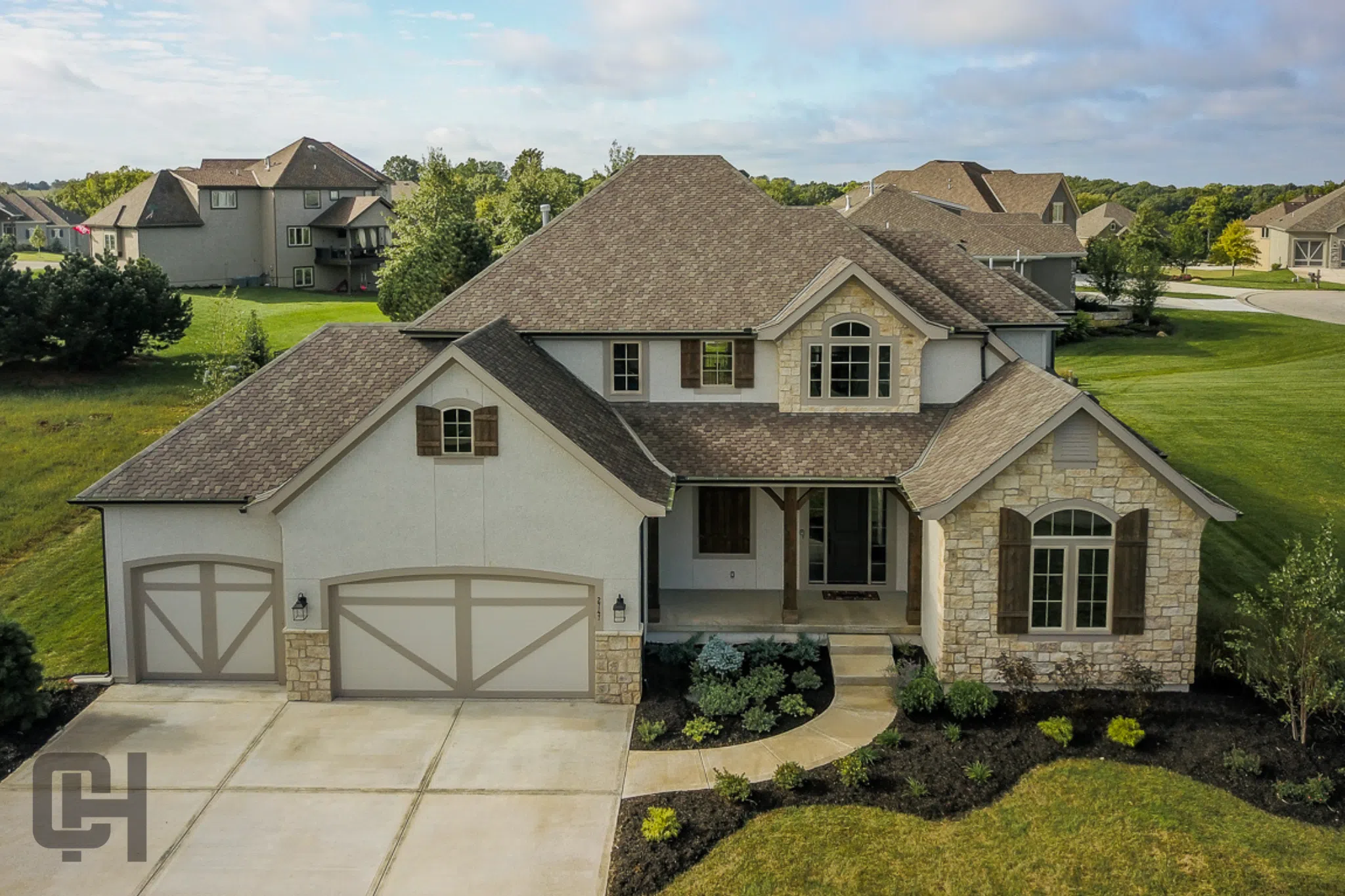 Lago Finished Home Exterior By Comerio Homes In Daylight