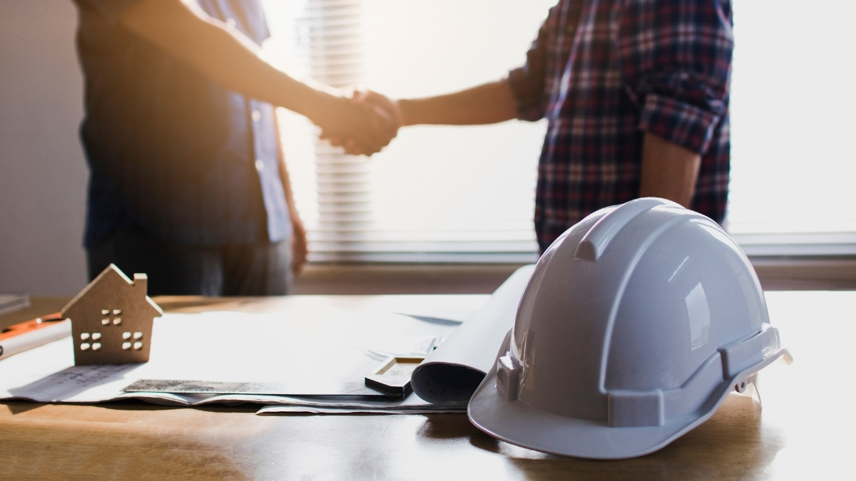 Consultation between a home builder and buyer during the new construction process with Comerio Homes