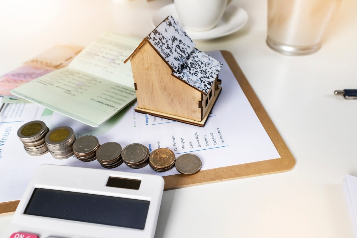 Budget planning discussion with custom home builders in Kansas City, MO