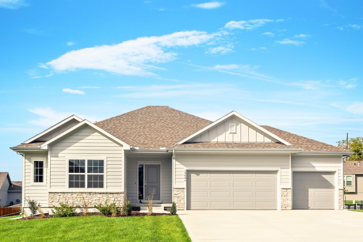 New Home Exterior Built By Johnson County Home Builders