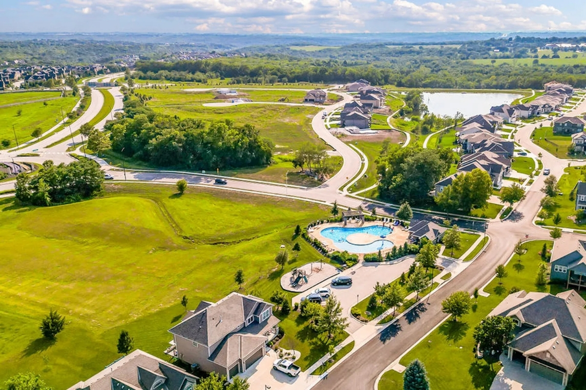 comerio-homes-model-homes-in-kansas-city-community-aerial
